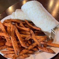 Wolf Run Golf Club - Club wrap with sweet potato fries