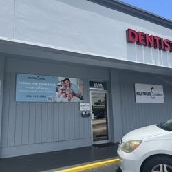 Hollywood Smiles Family Dentistry