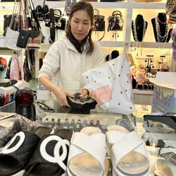 Smile Blossom Boutique - Owner 1 tough wuhmyn.