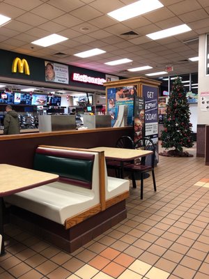 Photo of Ramapo Travel Plaza - Sloatsburg, NY, US. Christmas decorations