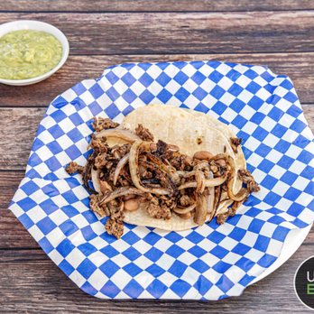 MUCHO CORAZON - Taco de Bistec Encebollado@Mucho Corazon - Food Trucks Near Me - Kent, Washington