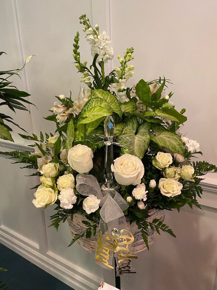 ALETA’S FLOWER SHOP Updated August 2024 13 Reviews 111 S Grand