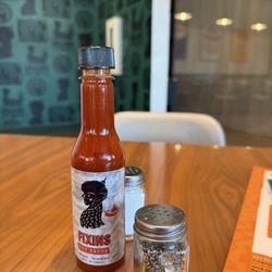 Fixins Soul Kitchen - Hot sauce