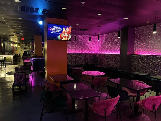 VISIONS EATERY & LOUNGE by null