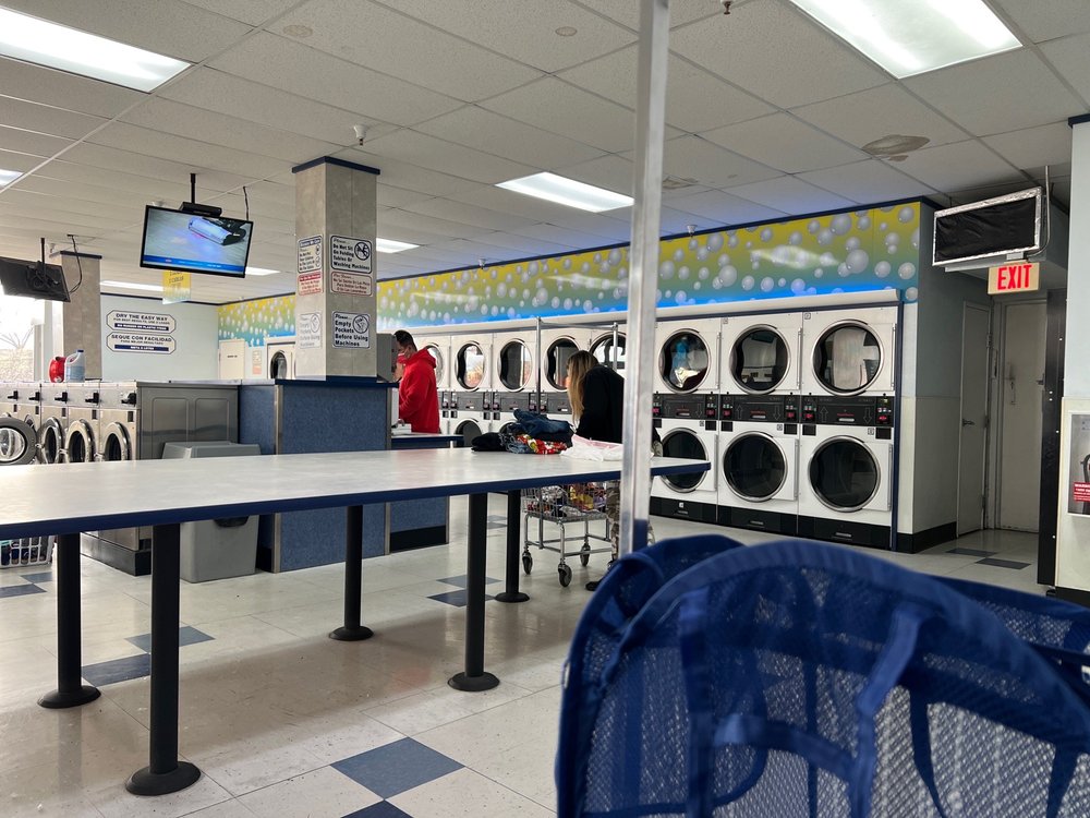 LAUNDERLAND Updated October 2024 28 Photos & 61 Reviews 1265 W