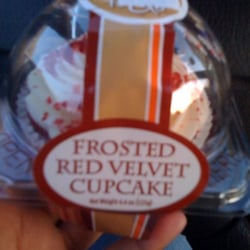 7-Eleven - Red velvet cupcake at 7-Eleven...whaaa...?