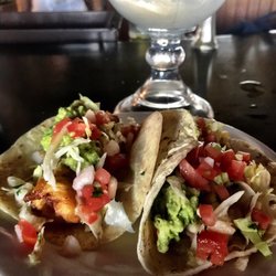 Bar Coronado - Fish and shrimp taco and delicious margaritas