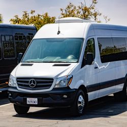 Millonzuki Limousine Star Services