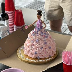 Mermaids Bakery - Barbie Cake
