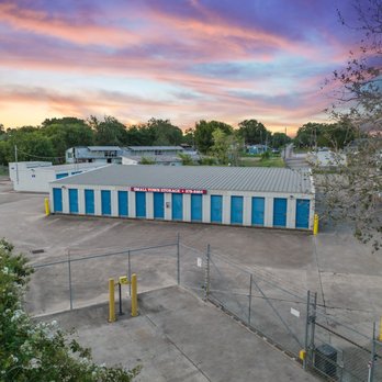 Small Town Storage - Exterior Building - Self Storage Near Me - Victoria, Texas Small Town Storage - Exterior Building - Self Storage Near Me - Victoria, Texas