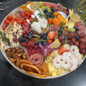 Grazing Gouda - Medium tray - Caterers Near Me Grazing Gouda - Medium tray - Caterers Near Me