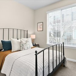 Farmington Lakes Apartments - Farmington Lakes Apartments- Oswego, IL bedroom