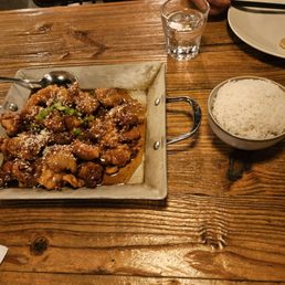 Garlic Crispy chicken and steamed rice Garlic Crispy chicken and steamed rice