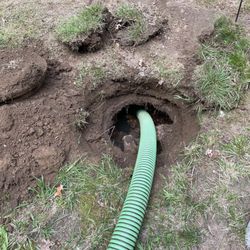 Gibbs Cesspool Service - 750 gal septic tank pumped clean in 15-20 minutes. Thanks for coming right over Mr. Gibbs.