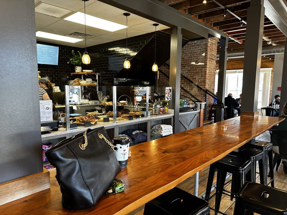 Main & Madison Market Cafe Logo