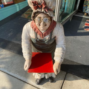 Rosie Lee Imports - Cute statuary to greet you - Coffee & Tea Near Me - Ventura, California Rosie Lee Imports - Cute statuary to greet you - Coffee & Tea Near Me - Ventura, California