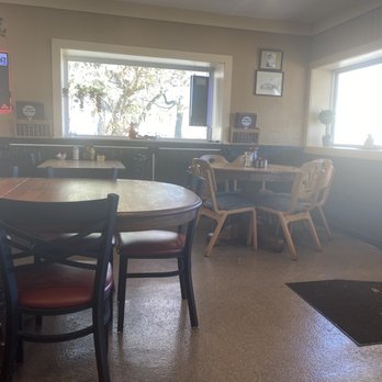 Auburn's Town Tavern - Non bar area - Bars Near Me - Auburn, Indiana Auburn's Town Tavern - Non bar area - Bars Near Me - Auburn, Indiana