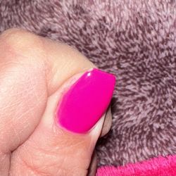303 Nail & Spa - Chip on nail one day later