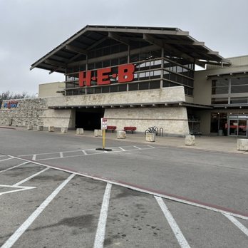H-E-B - ows an empty parking lot in front of a building - Drugstores Near Me - Lakeway, Texas H-E-B - ows an empty parking lot in front of a building - Drugstores Near Me - Lakeway, Texas
