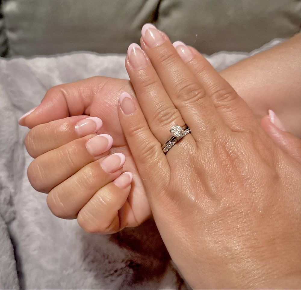 Color Nails Logo