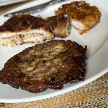 Lindner - Zucchini fritter w stuff pork and chicken in the background - Delicatessen Near Me - Berlin, BE Lindner - Zucchini fritter w stuff pork and chicken in the background - Delicatessen Near Me - Berlin, BE