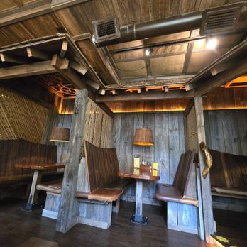 Yellow Deli And Bakery - Inside booths. - Delis Near Me - Brunswick, Georgia