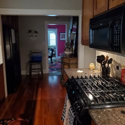 Mustard Seed Cottage - Rest of cottage rooms are decorated beautifully.  Very relaxed stay while visiting Tyler, Tx.