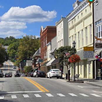 West Virginia Explorer - Small towns in West Virginia are welcoming visitors and new residents in record numbers. West Virginia Exporer reaches them. - Hiking Near Me West Virginia Explorer - Small towns in West Virginia are welcoming visitors and new residents in record numbers. West Virginia Exporer reaches them. - Hiking Near Me