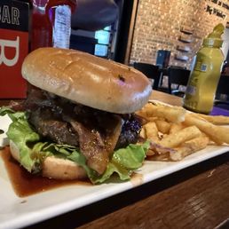 BIG WHISKEY BBQ BURGER BIG WHISKEY BBQ BURGER