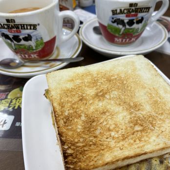 新香園堅記 - Beef and egg sandwich (toasted) and hot HK style milk tea - Hong Kong Style Cafe Near Me - Hong Kong, HK 新香園堅記 - Beef and egg sandwich (toasted) and hot HK style milk tea - Hong Kong Style Cafe Near Me - Hong Kong, HK