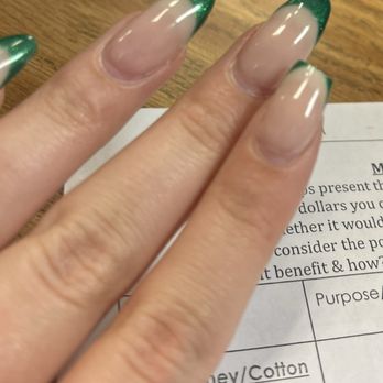 Vip Nails - Daisy  I jammed my finger that's why it's broken!! She did amazing I'm just clumsy - Nail Salons Near Me - Westminster, Colorado