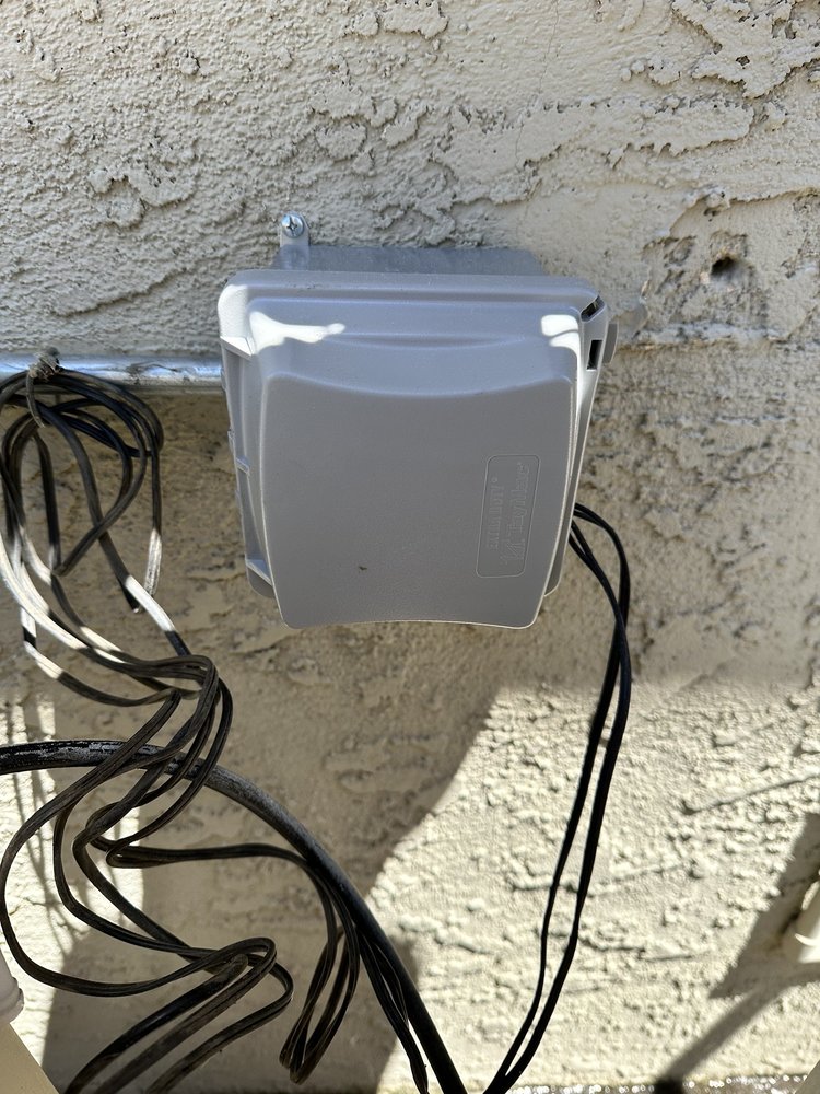Slide of Freddys Electrical