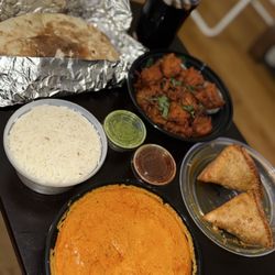 Curry Corner - Butter Chicken, Samosa, Pakora, Cheese Naan