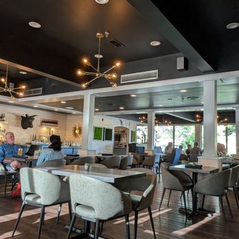 Evil Dave's Grill - Dining room - Canadian (New) Near Me - Jasper, Alberta