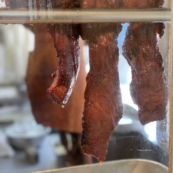 Shun Wang - meat being cooked in a glass case - Barbeque Near Me - Elmhurst, New York Shun Wang - meat being cooked in a glass case - Barbeque Near Me - Elmhurst, New York