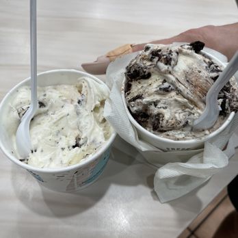 Marble Slab Creamery - Wills beautiful scoop on the right. - Ice Cream & Frozen Yogurt Near Me - Mount Pleasant, South Carolina Marble Slab Creamery - Wills beautiful scoop on the right. - Ice Cream & Frozen Yogurt Near Me - Mount Pleasant, South Carolina