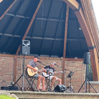 Warner Vineyards - Live music - Wine Tasting Room Near Me - Paw Paw, Michigan