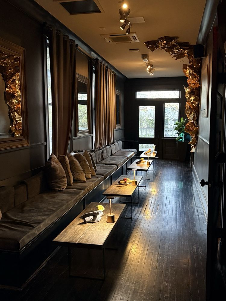 Divan Restaurant & Bar