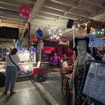 Phat Bites - Dining area with live music - Coffee & Tea Near Me - Nashville, Tennessee