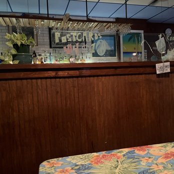 Cracked Conch Cafe - Bar - Seafood Near Me - Marathon, Florida