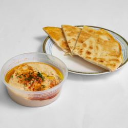 Harir Gyro & Burger - Hummus and pita