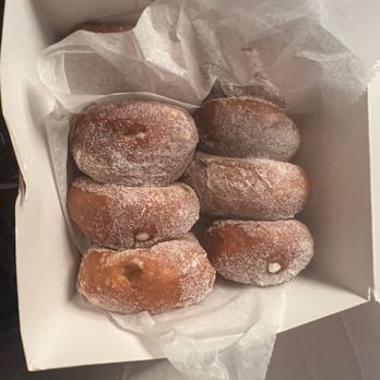 Leonard's Bakery - Box of donuts - Bakeries Near Me - Honolulu, Hawaii Leonard's Bakery - Box of donuts - Bakeries Near Me - Honolulu, Hawaii