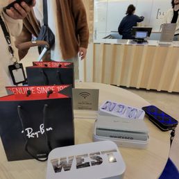 Prescription meta glasses and personalized cases with tin boxes. Prescription meta glasses and personalized cases with tin boxes.
