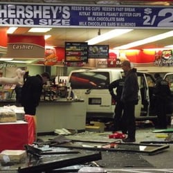 Jacksons Food Store/Shell Gas Station - Photo by Molly Young/The Oregonian