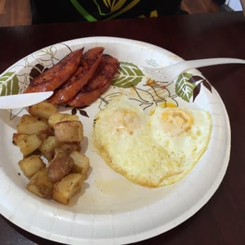Eggs 'n Things - Waikiki Beach Eggspress - Crappy plastic forks , paper plate & normal breakfast.  NOT with the wait or the headache. - Breakfast & Brunch Near Me - Honolulu, Hawaii