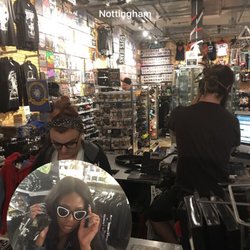 Hot Topic - Chey Glizzy