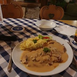 Schinderhannes - Jägerschnitzel mit Kartoffelsalat