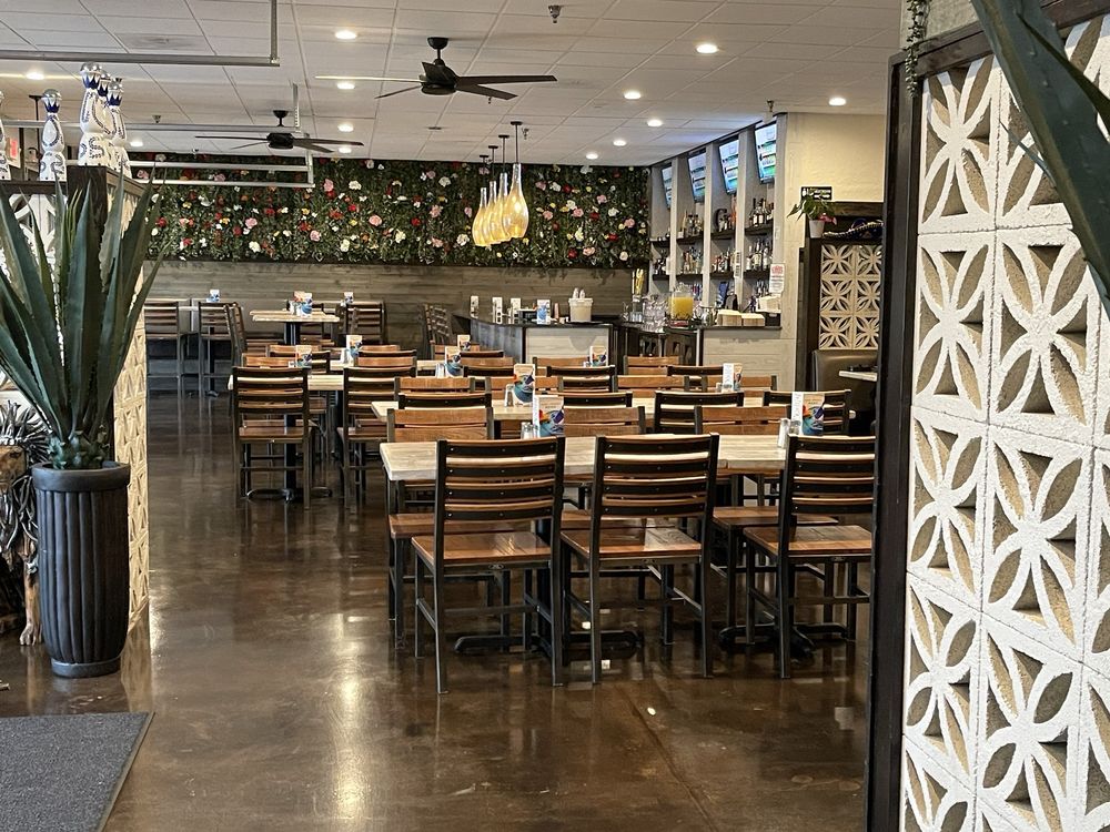 Comal Bar & Grill - Central Point