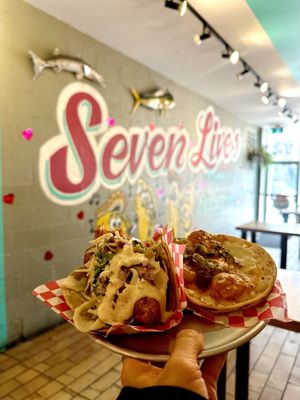 Seven Lives Tacos y Mariscos by null