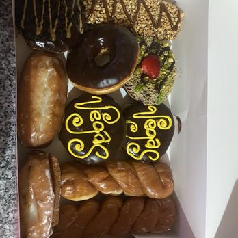 Pinkbox Doughnuts - Donuts Near Me - Primm, Nevada